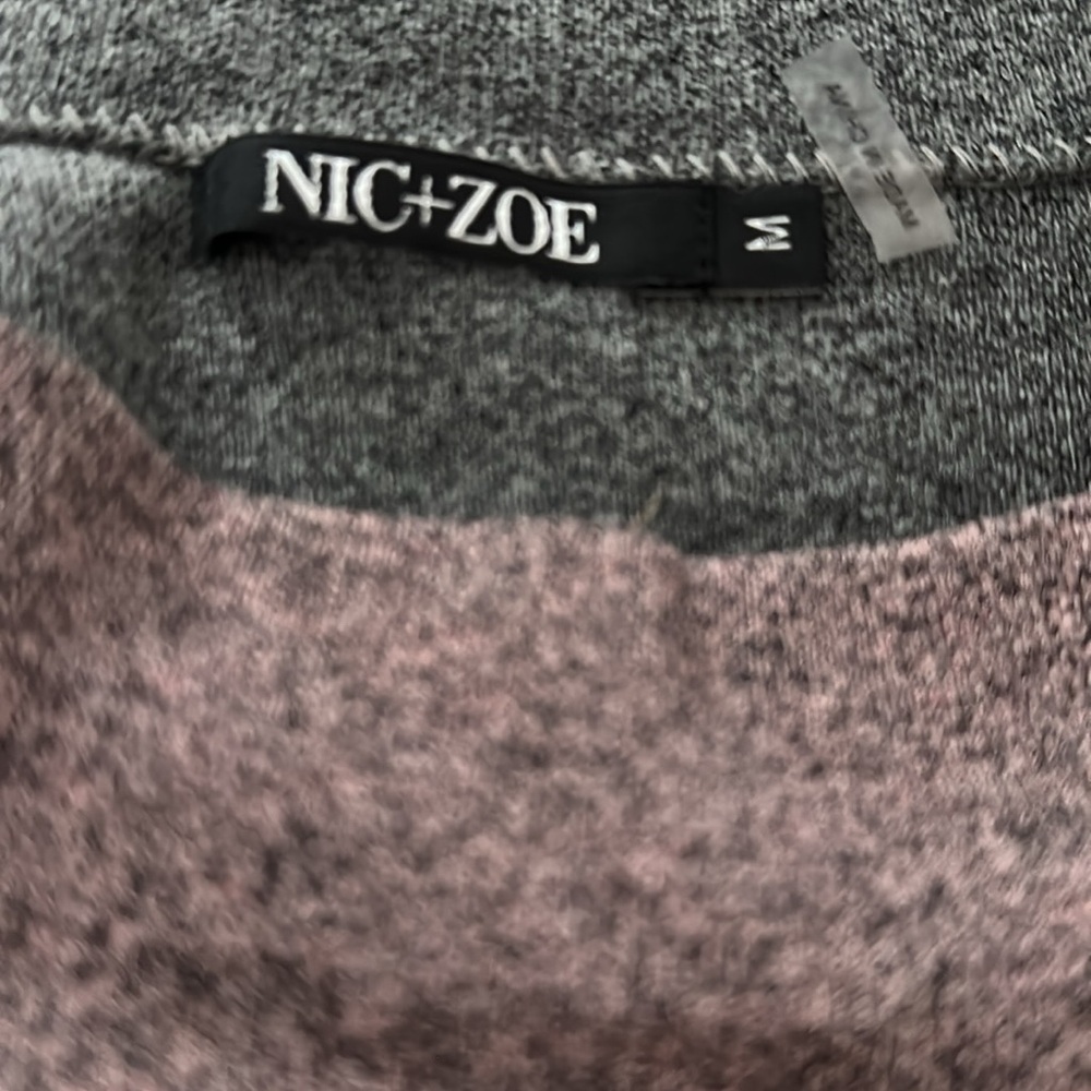 ⬇️CLEARANCE⬇️Heathered Gray and Rose Sweater - Picture 6 of 6